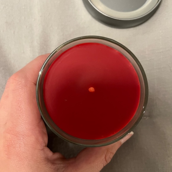 🚨SOLD🚨NWT Yankee Candle Red Apple Wreath Candle - Picture 4 of 4
